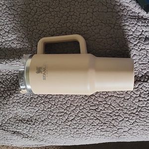 Stanley 40 oz travel quencher